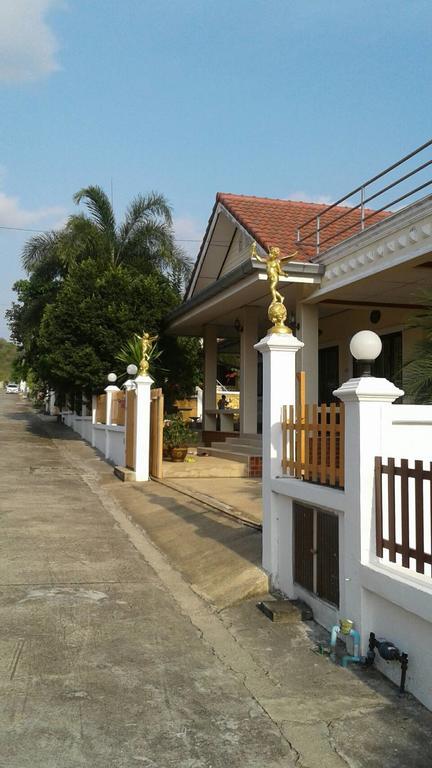 Baan Chockchai 3 Бангсаре Экстерьер фото
